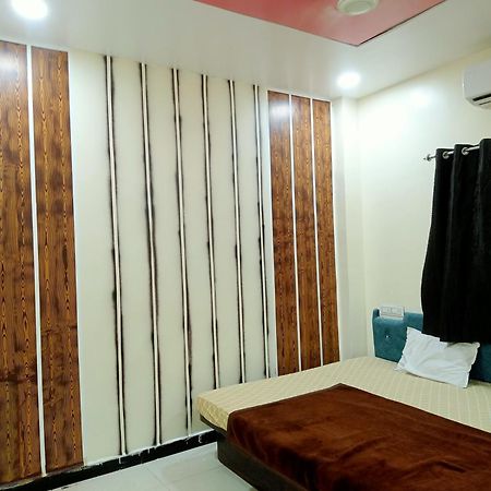 Hardik Palace Ujjain Buitenkant foto