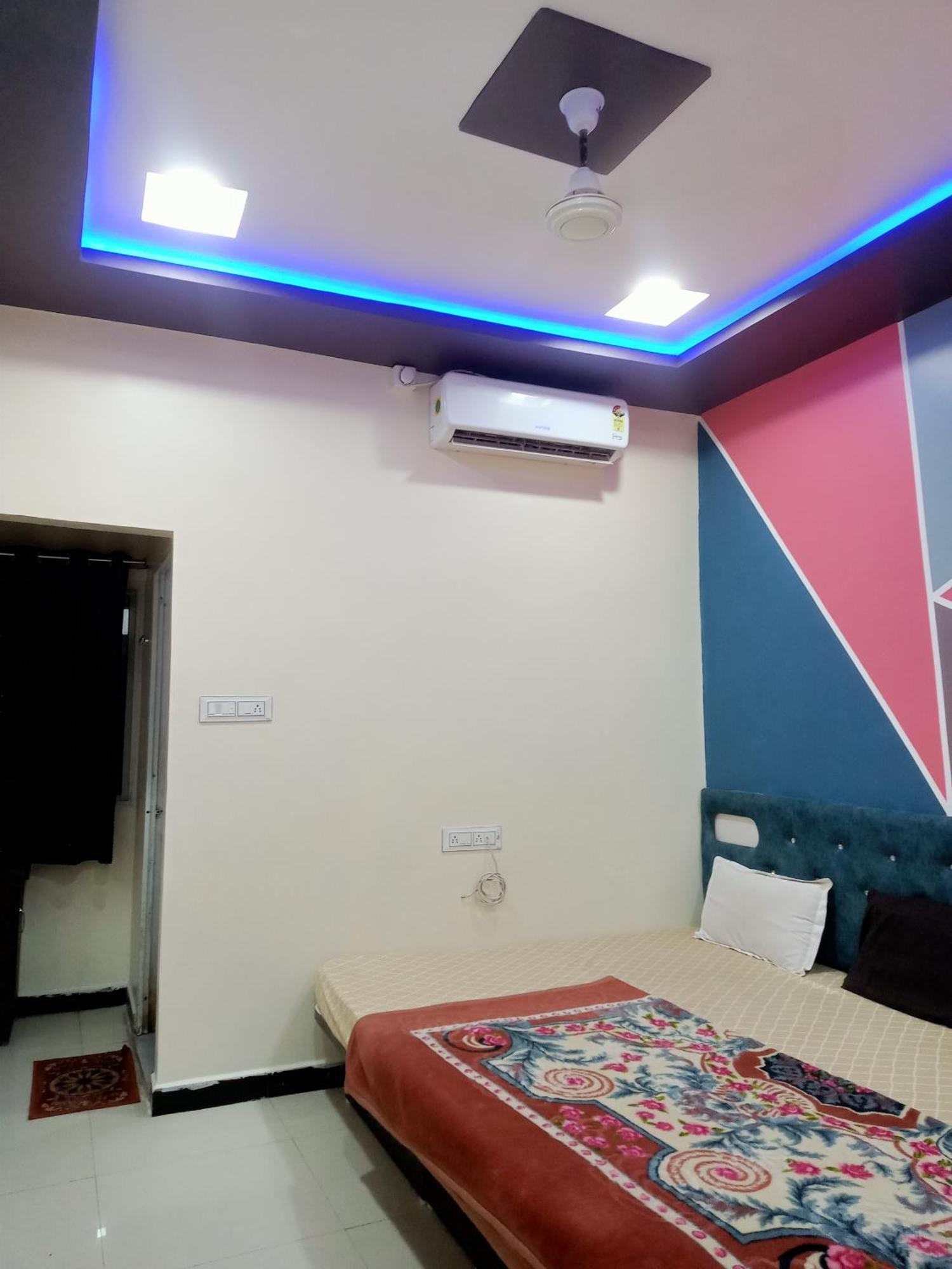 Hardik Palace Ujjain Buitenkant foto